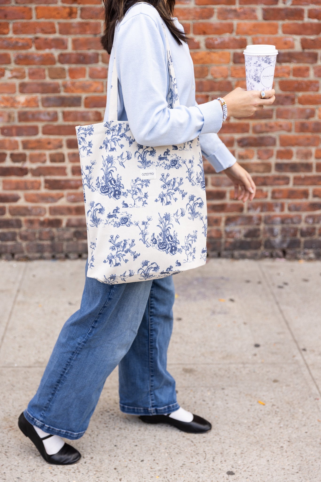 signature toile tote bag (FRENCH WINK)