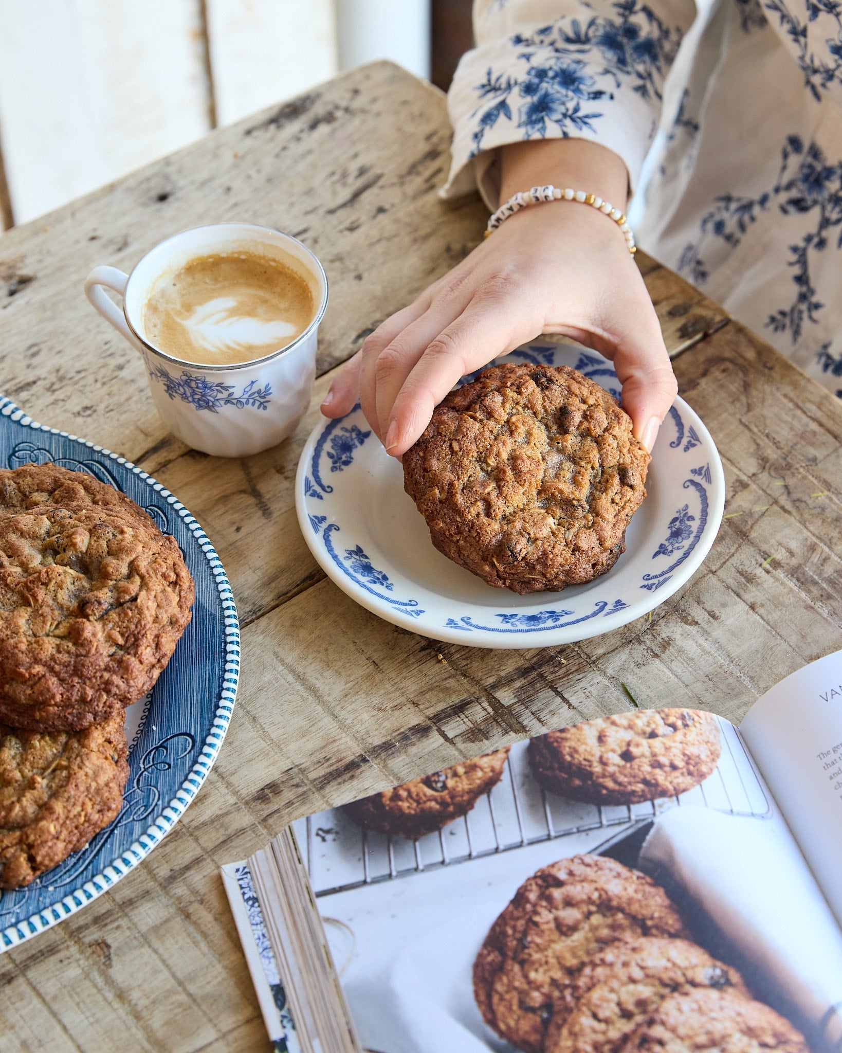 oatmeal raisin cookie box (FRENCH WINK)