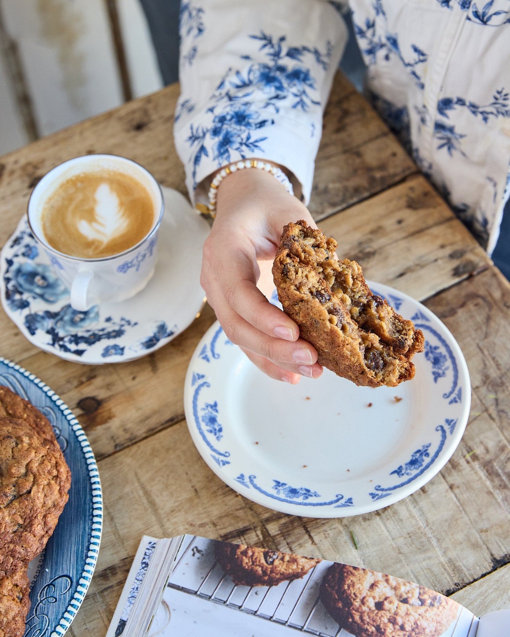 oatmeal raisin cookie box (FRENCH WINK)