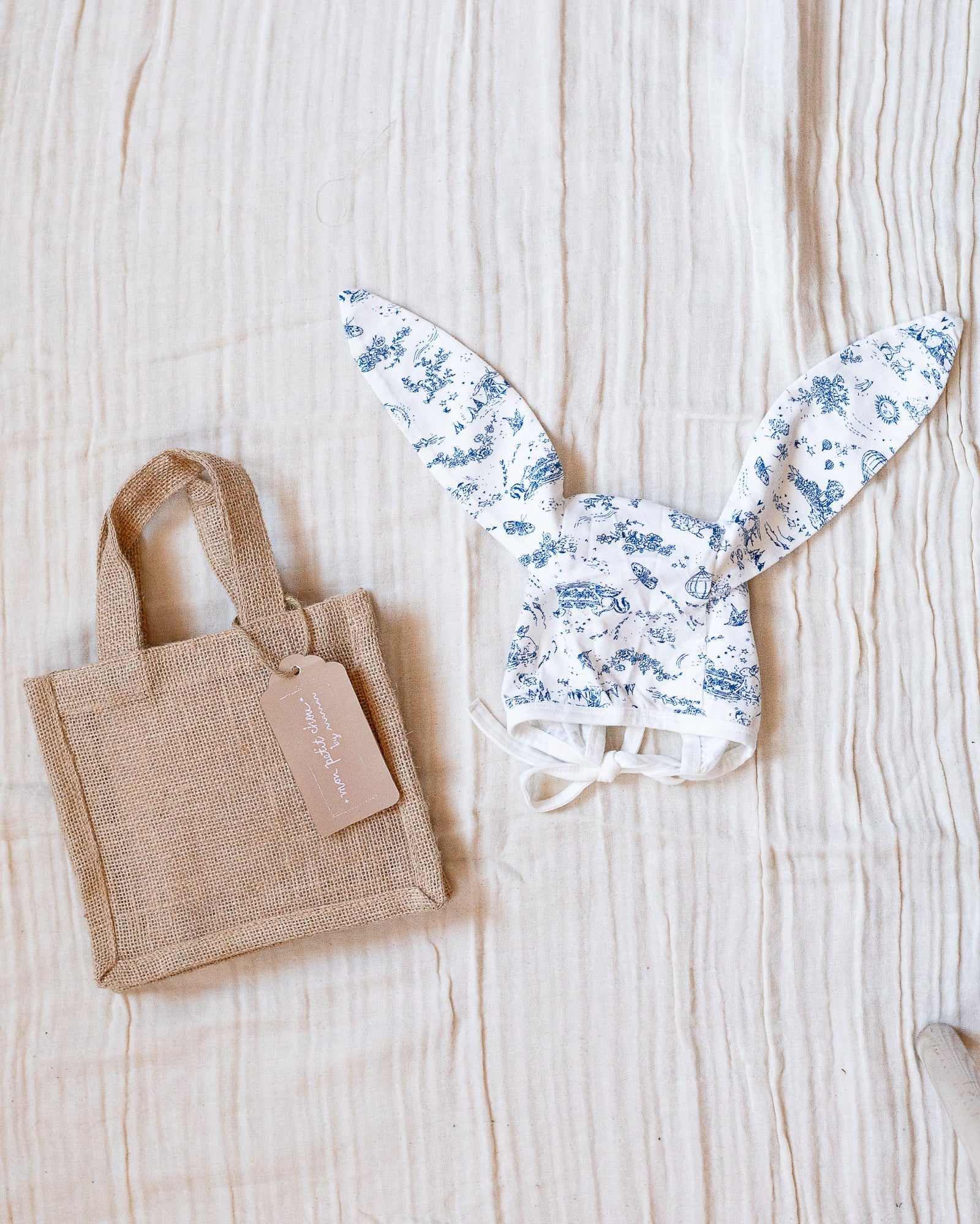 the flopsy bunny bonnet {storytime toile} (FRENCH WINK)